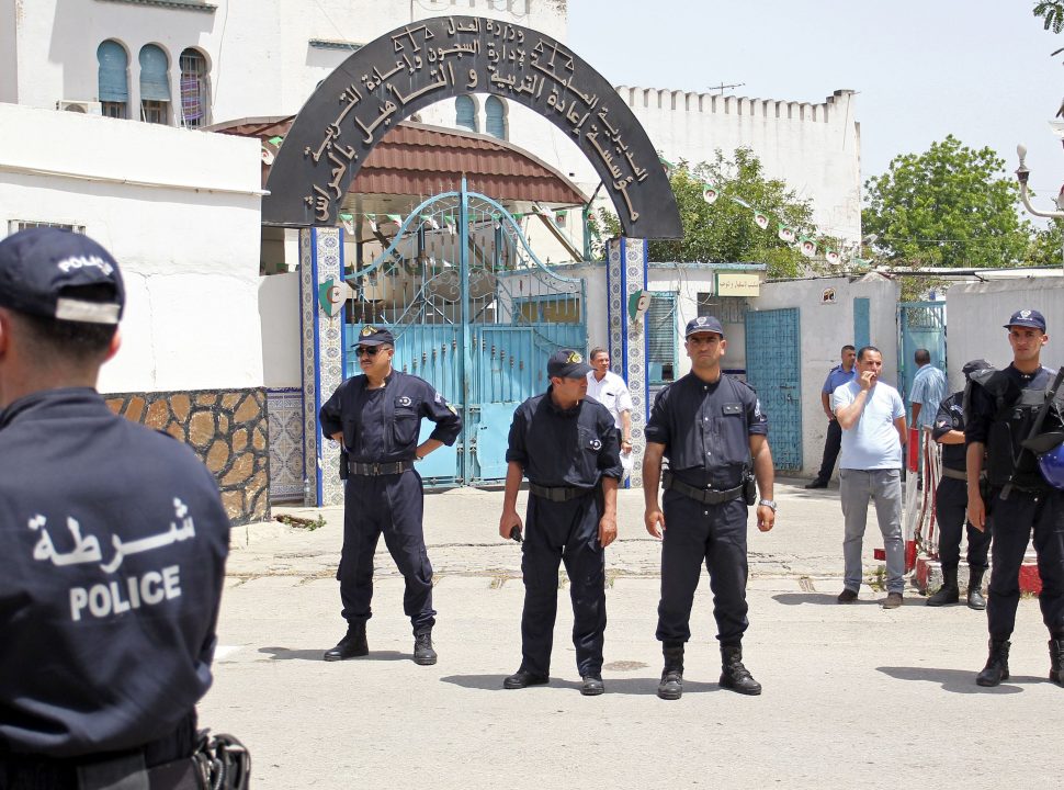 A l'occasion du 70ème anniversaire de la Révolution Amnistie présidentielle pour 4 000 prisonniers en Algérie