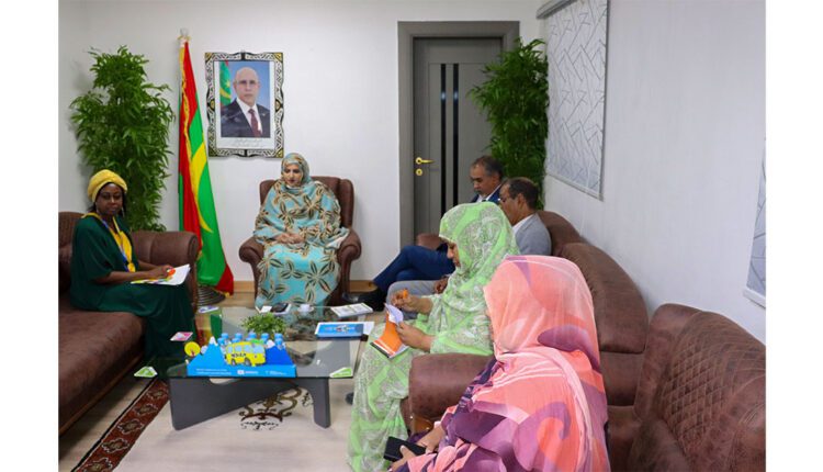 Nouakchott : Discussion du ministre de l’Action sociale et une fonctionnaire d’ONU Femmes sur les relations de coopérations dans le domaine de la promotion de la femme et de ses droits