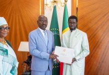 Ould Merzoug remet au président sénégalais une lettre écrite de Ghazouani
