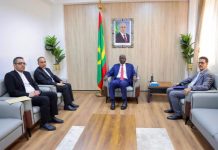 Le ministre des affaires étrangères s'entretient avec trois ambassadeurs du CCG