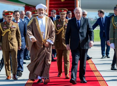 Pour la première fois en 52 ans Le Sultan d'Oman arrive en Algérie pour discuter des questions bilatérales et régionales