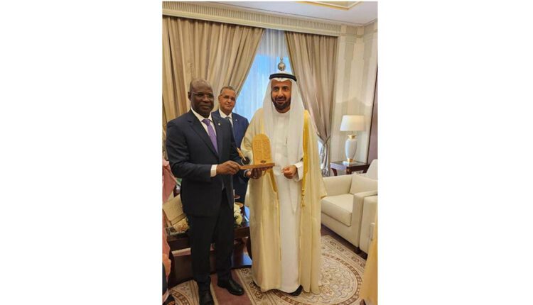 Djeddah :  Le ministre des affaires islamiques et de l’enseignement originel, et le ministre du Hajj et de la Omra d’Arabie saoudite signent un accord-cadre pour la saison du Hajj 1446