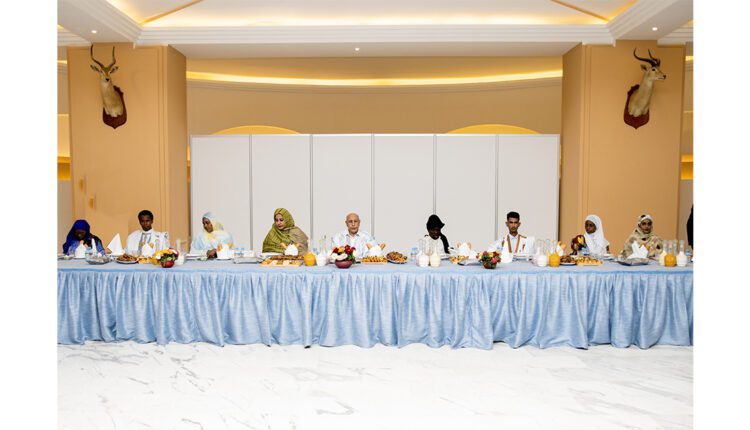 Nouakchott : le président de la république organise un Iftar en l’honneur d’un groupe de jeunes, et appelle à se départir de la mentalité d’assisté et à s’orienter vers la formation professionnelle