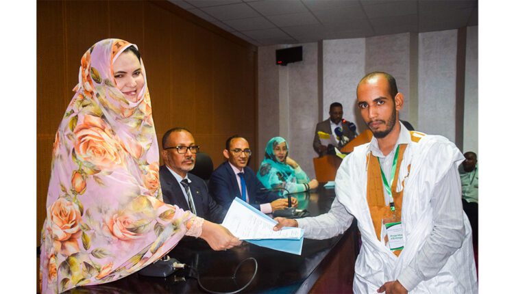 Nouakchott : la ministre de l’emploi et de la formation professionnelle supervise une cérémonie de réception des dossiers de création des petites entreprises