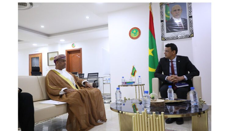 Mauritanie – Sultanat d’Oman : Le ministre de la transformation numérique et le chargé d’affaires à l’Ambassade du sultanat d’Oman discutent sur le renforcement de la coopération bilatérale dans le domaine de la transformation numérique