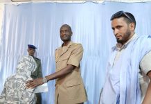 Distribution de vêtements de fête à 500 orphelins à Tiris Zemmour