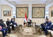 Le ministre des Affaires étrangères remet un message du président Ghazouani au président du Conseil de direction yéménite