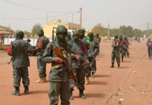 Mali:La libération de 82 militaires retenus lors des attaques d'avril