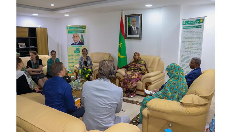 La Commissaire à la sécurité alimentaire discute avec une mission de cofinancement conduite par la Banque mondiale à Nouakchott