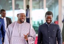 Le président sénégalais Diomaye Fae a limogé le Premier ministre Ousmane Sonko