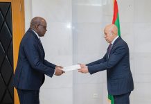 Ghazaouani reçoit les lettres de créance de plusieurs nouveaux ambassadeurs