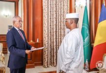 Le ministre de la Défense remet au président tchadien une lettre concernant la candidature de la Mauritanie à l’Organisation de la coopération islamique