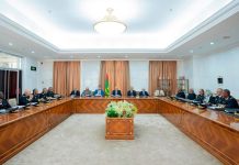 Ould Ghazouani se réunit avec les walis pour évaluer le développement et suivre l’exécution des projets.