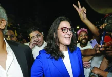 Le roi Mohammed VI nomme Fatima El Mansouri cheffe du gouvernement.
